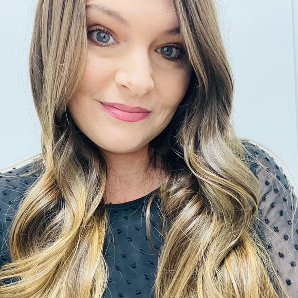 Meet your Posher, Hillary - Picture 1 of 1